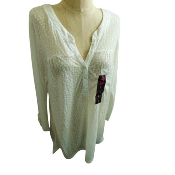 Torrid Size 2X White Burnout Henley Style Top Plus size NWT - Picture 1 of 3